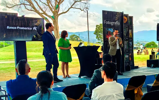 banco-promerica-reconoce-labor-de-sagicor-en-premio-de-fotografia1?format=webp