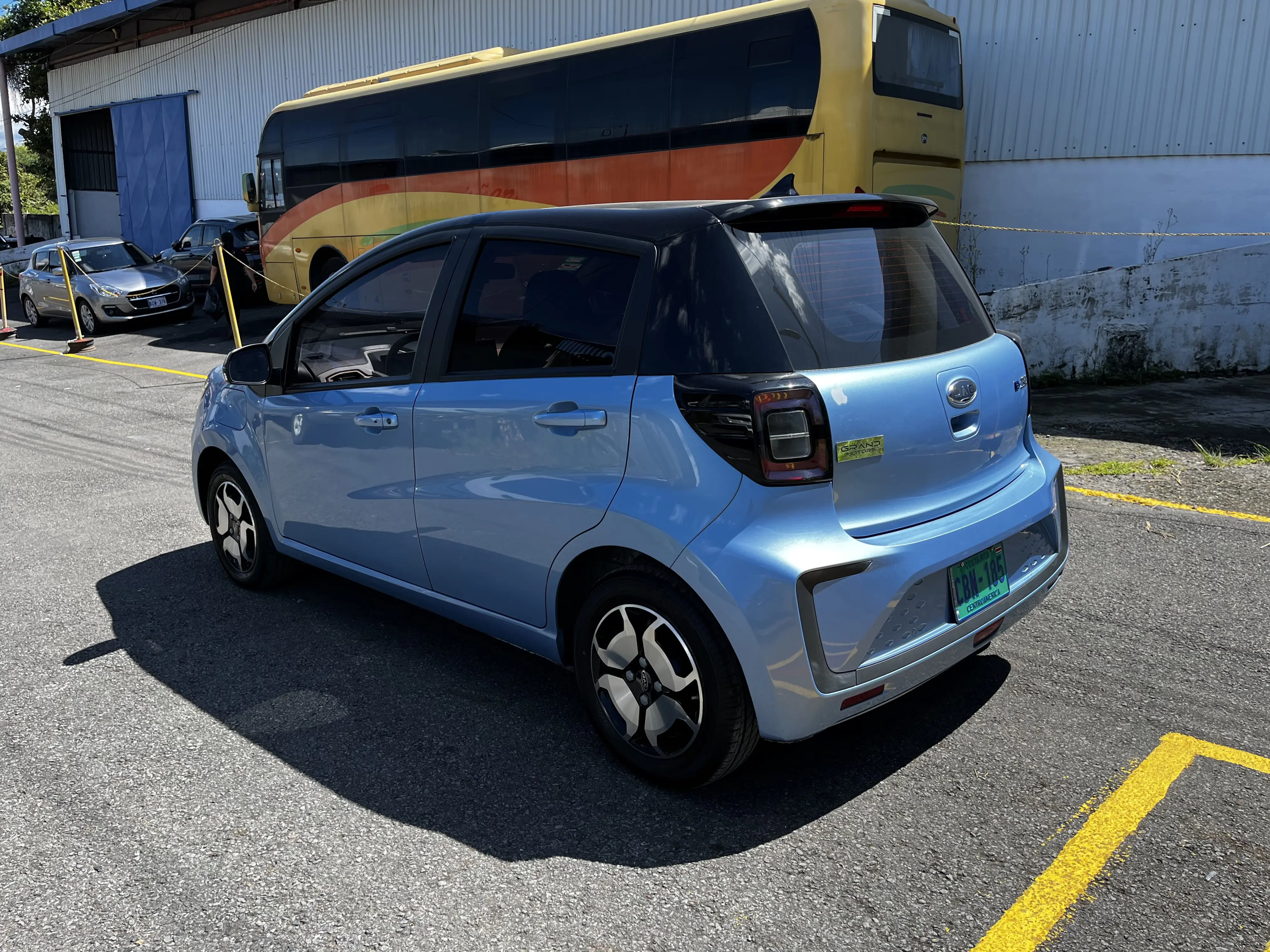 JAC E JS1