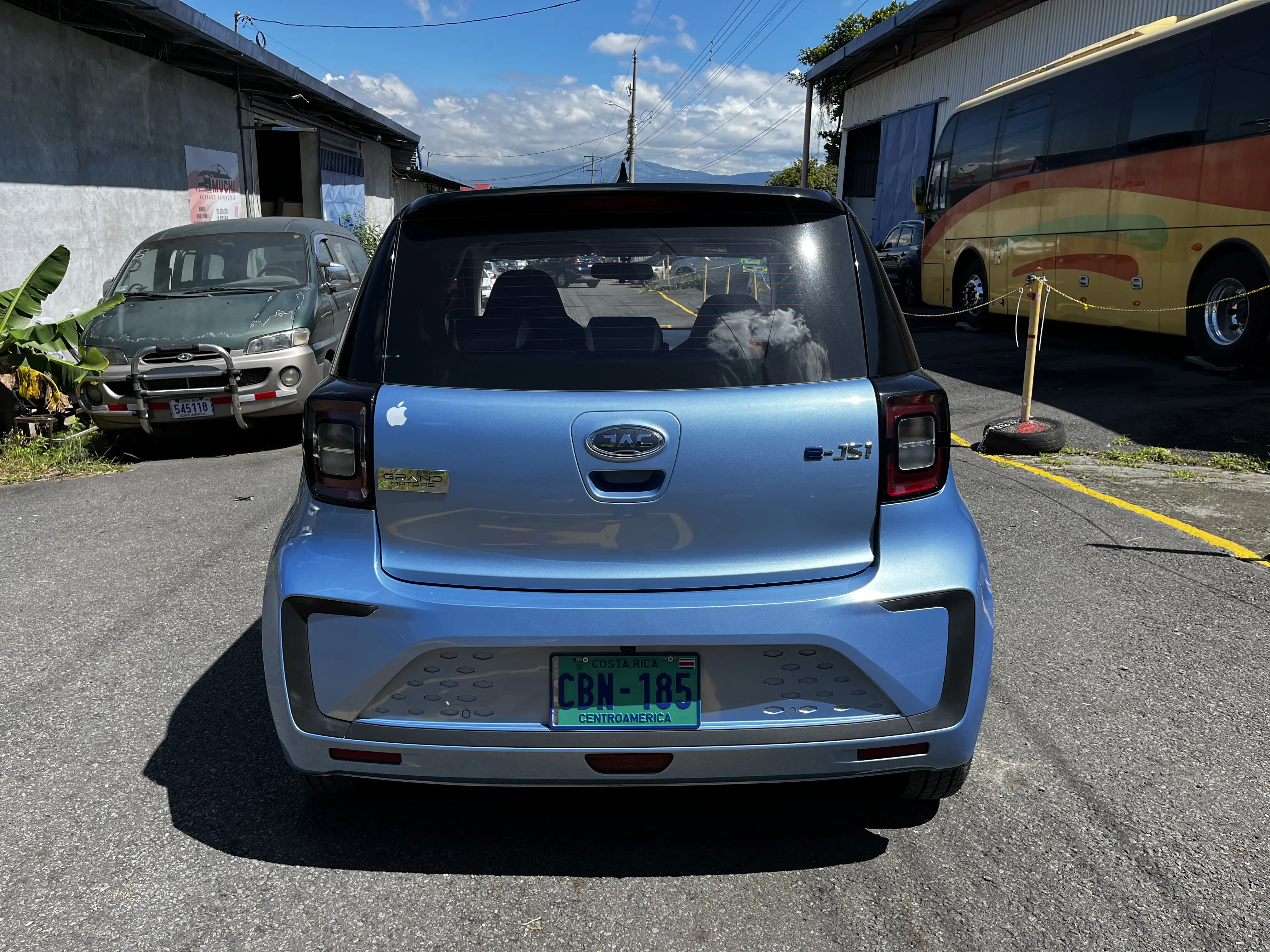 JAC E JS1